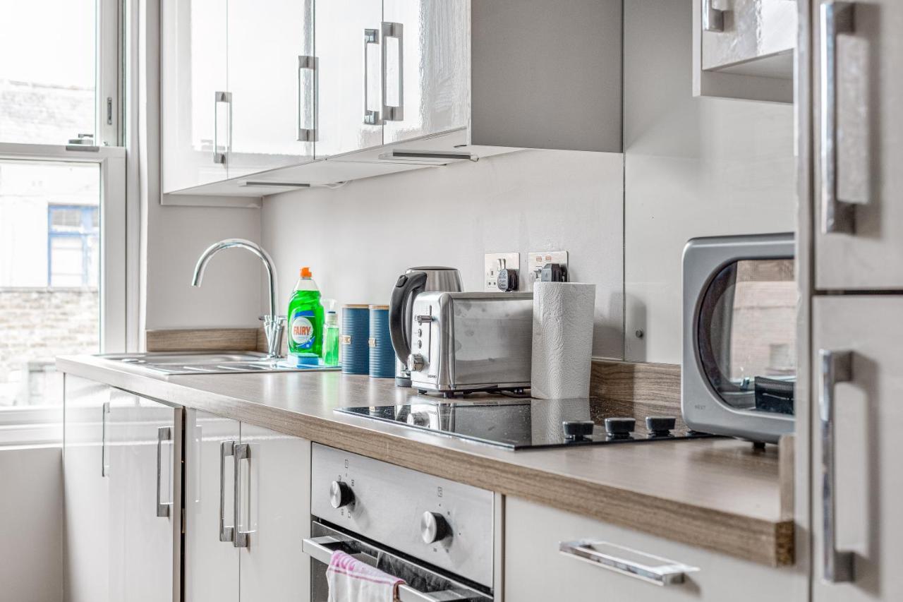 Contemporary 2 Bedroom Apt, Town Centre By Tent Serviced Apartments Chertsey Zewnętrze zdjęcie