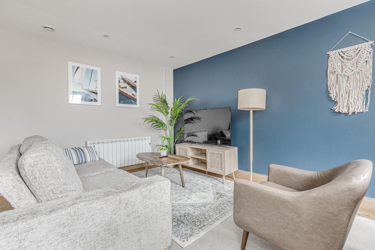 Contemporary 2 Bedroom Apt, Town Centre By Tent Serviced Apartments Chertsey Zewnętrze zdjęcie
