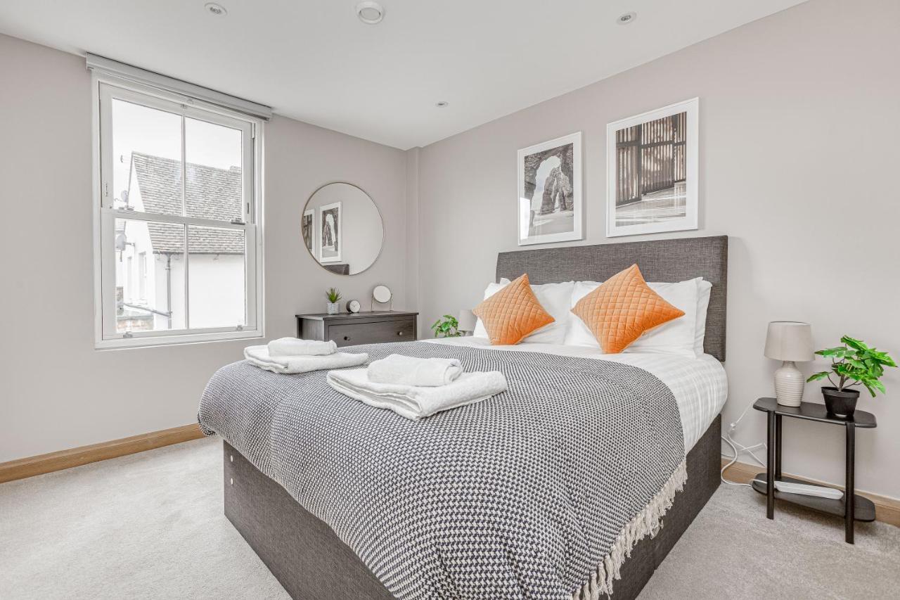 Contemporary 2 Bedroom Apt, Town Centre By Tent Serviced Apartments Chertsey Zewnętrze zdjęcie