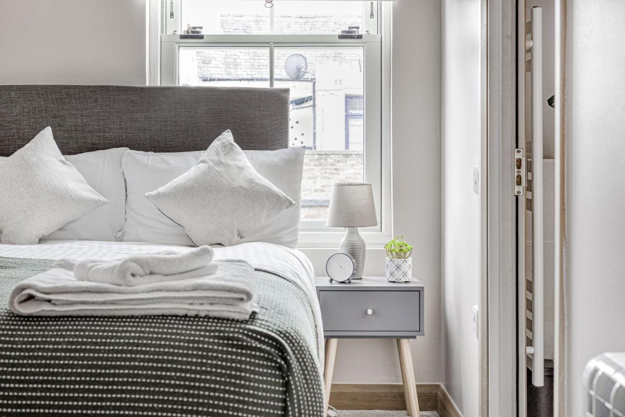 Contemporary 2 Bedroom Apt, Town Centre By Tent Serviced Apartments Chertsey Zewnętrze zdjęcie